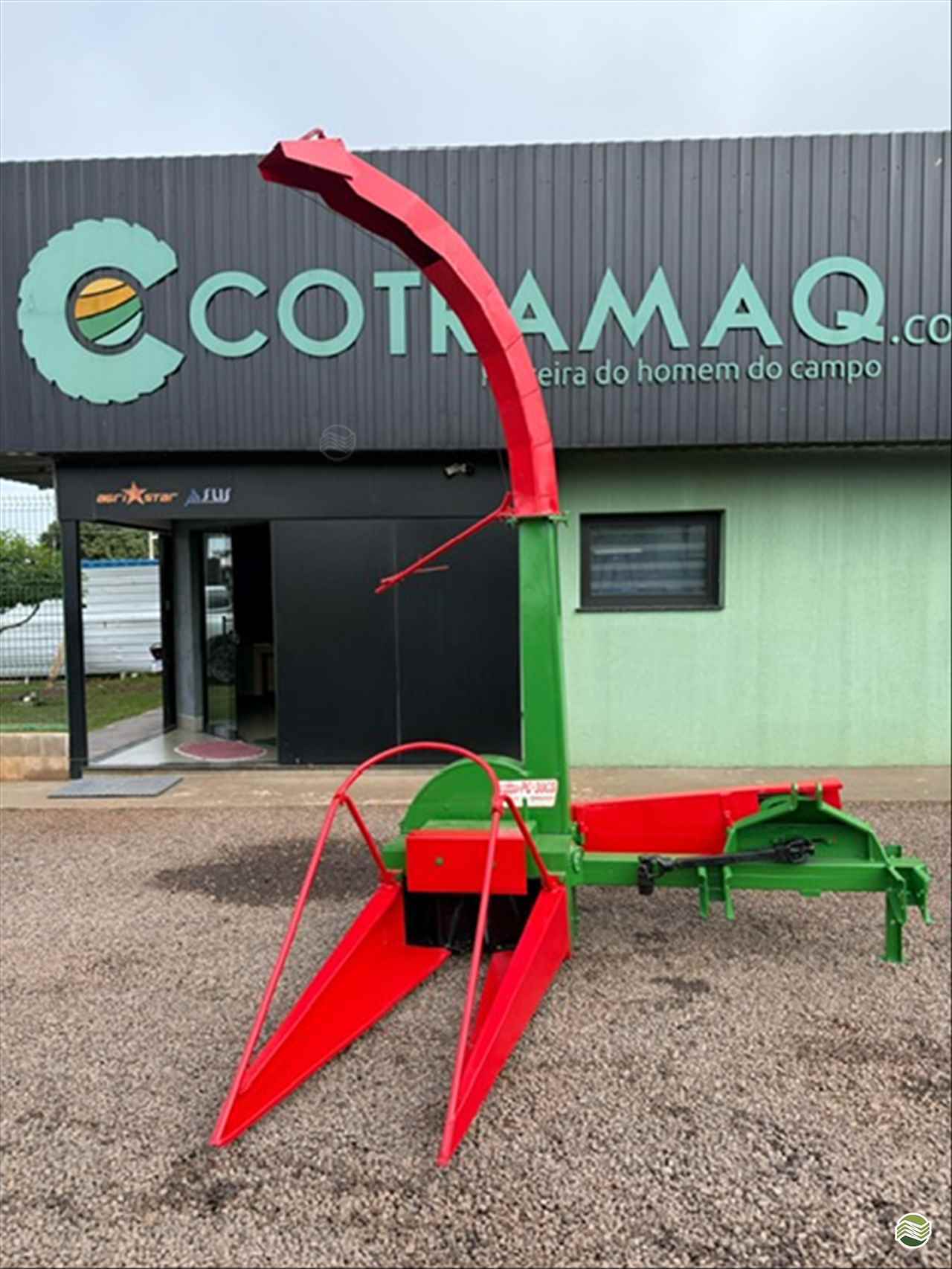 IMPLEMENTOS AGRICOLAS COLHEDORAS COLHEDORA DE FORRAGEM Cotramaq Tratores GOIOERE PARANÁ PR